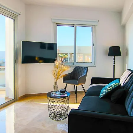 Phaedrus Living Seaside Lighthouse 70 * بافوس