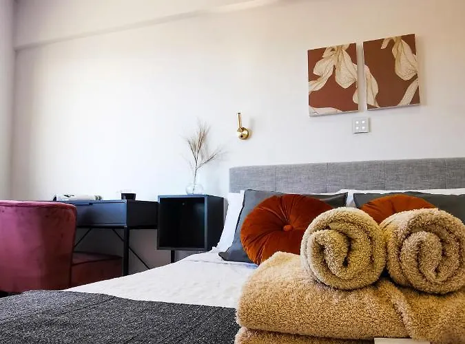 Phaedrus Living Seaside Lighthouse 70 *